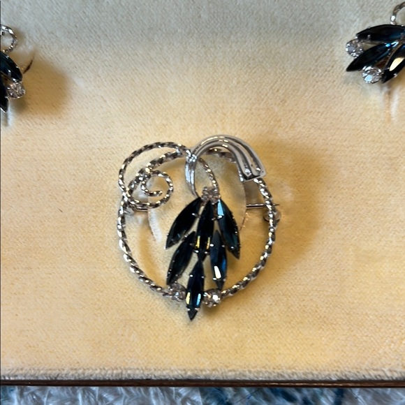 Tru-Kay Silver and Blue Jewelry Set - Picture 5 of 8